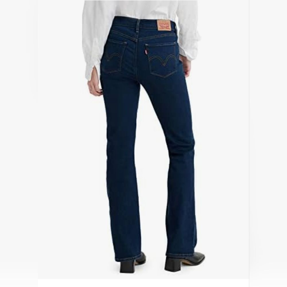 Levi's. Classic Relaxed Boot Cut Jeans. 550. Size 8M. EUC - Picture 3 of 11